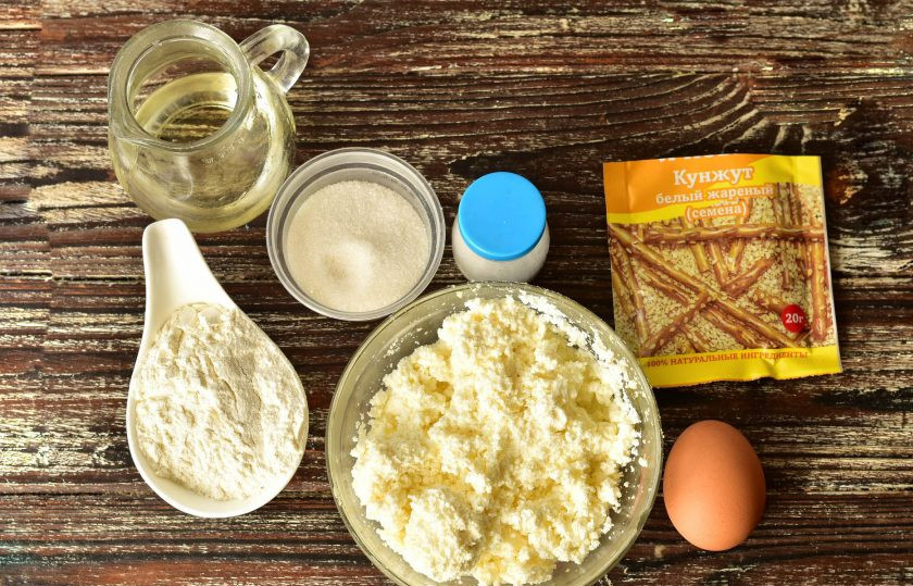 1. Этап. Сырники с кунжутом: Подготовьте ингредиенты.