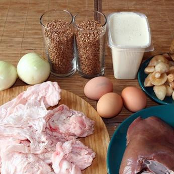 1. Этап. Сальник: 1. Баранью печень замочить на 2 часа, удалить пленку и протоки. Отварить печень, после чего мелко нарезать. Отварить гречневую кашу.