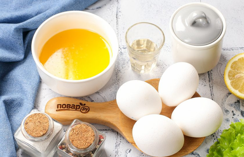 1. Этап. Голландский соус: Подготовьте все ингредиенты. Сливочное масло растопите и немного остудите.