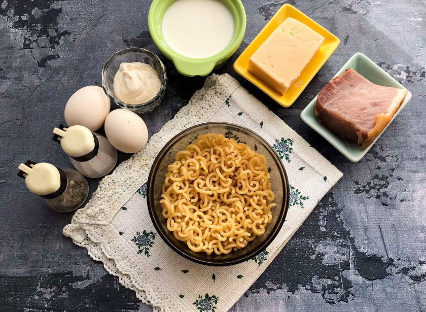 1. Этап. Запеканка из макарон в микроволновке: Подготовьте все необходимые ингредиенты.