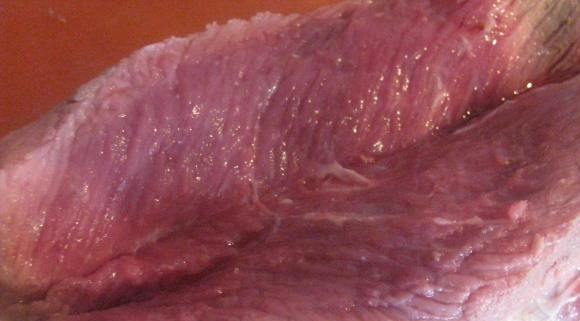 1. Этап. Говядина с маринованным луком: 1. Мясо разрезаем в трех местах, но не до конца - должны получится как бы 