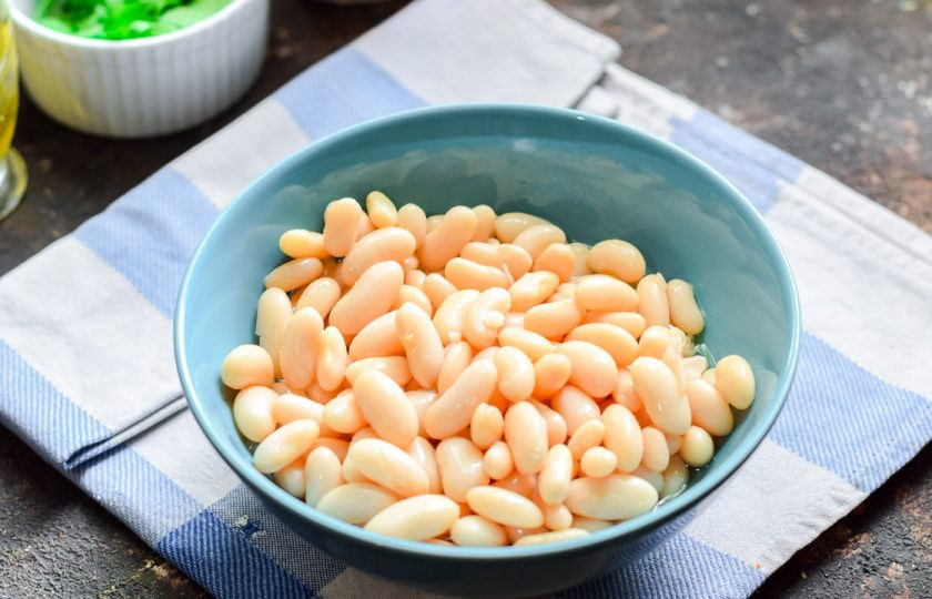 1. Этап. Картошка с фасолью в мультиварке: После отварите фасоль до готовности — 2 часа на умеренном огне.