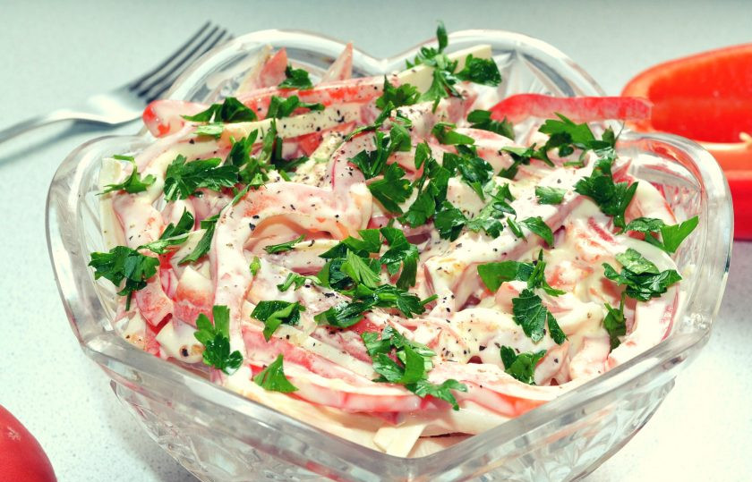 1. Этап. Салат Крабовое море: Перед подачей салатик можно дополнить свежей зеленью. Приятного аппетита!