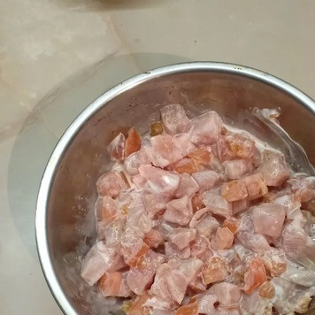 1. Этап. Запеканка из курицы с помидорами: Все хорошо перемешать.