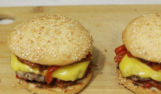 1. Этап. Бургер «Текс–мекс»: Накрыть булочки верхними половинками.