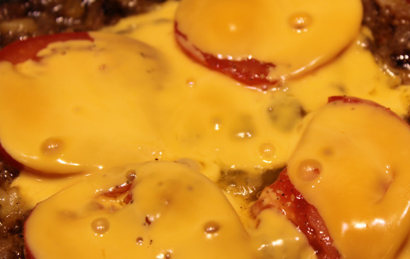 1. Этап. Говядина с помидорами и сыром: Приятного аппетита!