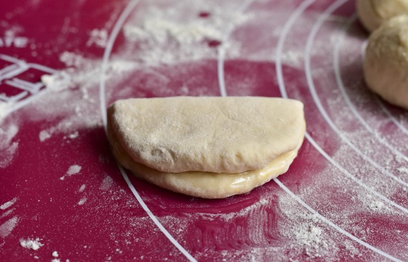 1. Этап. Булочки Бао: Сложите пополам.