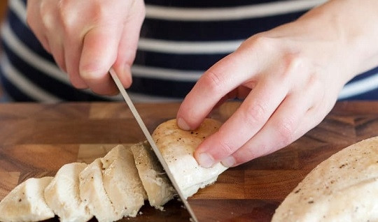 1. Этап. Куриное филе диетическое: 5. И уже через 10-12 минут вы получите вот такую замечательную грудку.