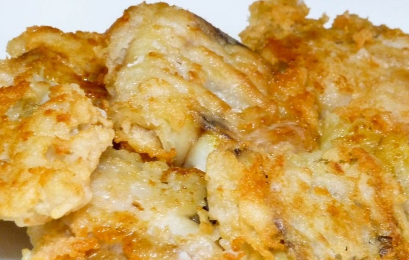 1. Этап. Треска с морковью и луком: Обжарить на растительном масле до золотистой корочки.