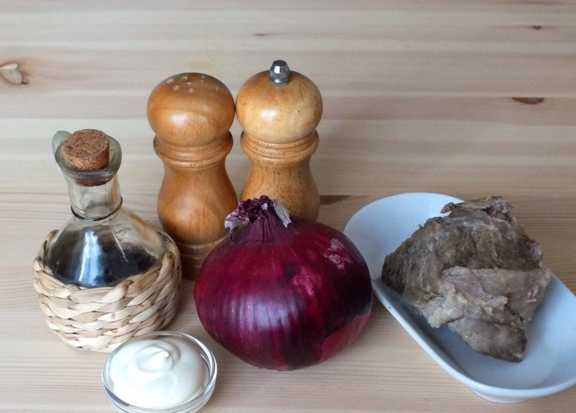 1. Этап. Салат Мужские слезы с говядиной: Подготовьте необходимые ингредиенты.