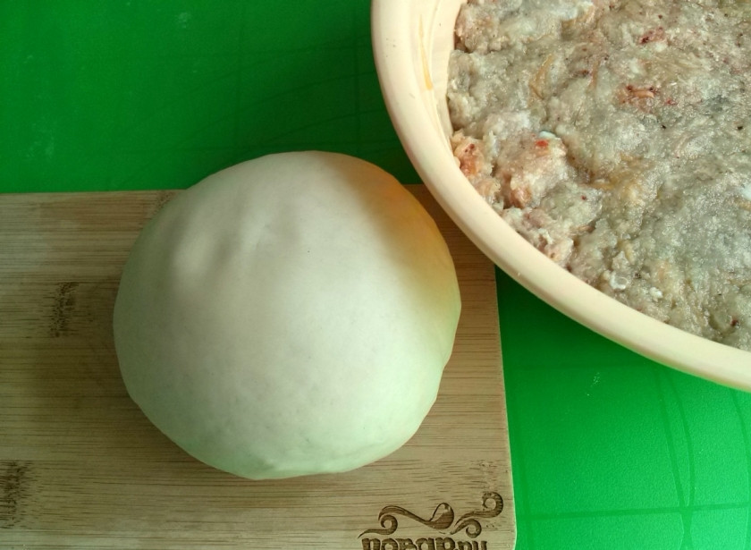 1. Этап. Манты с тыквой и мясом в мультиварке: Теперь приступаем к лепке мантов.