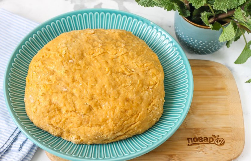 1. Этап. Пряники на жжёном сахаре: Накройте его пищевой пленкой и оставьте на 20-30 минут, чтобы оно не подсохло.