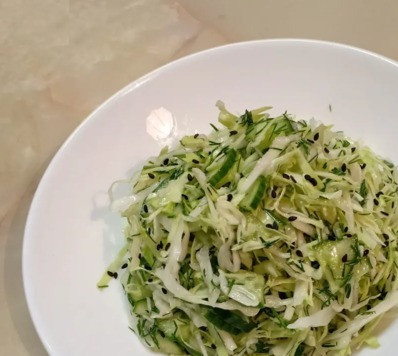 1. Этап. Салат из молодой капусты с уксусом: Приятного аппетита!