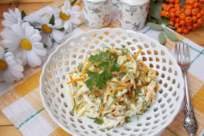 1. Этап. Салат с курицей и лапшой из омлета: Готово! Можно подавать.