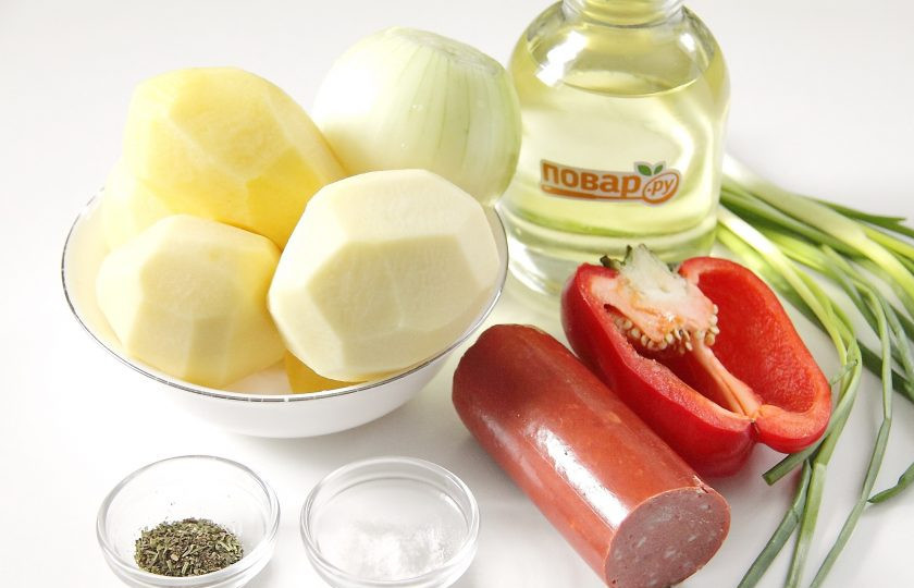 1. Этап. Картофель с копченой колбасой: Подготовьте все ингредиенты.