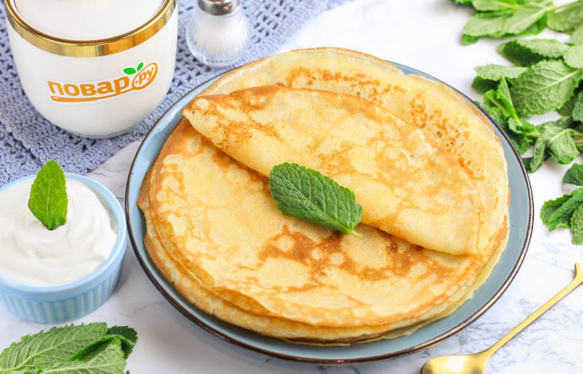 1. Этап. Блины с кукурузными отрубями: Таким образом обжарьте все остальные блины и подайте их к столу со сметаной, джемом, сладким соусом или сиропом.