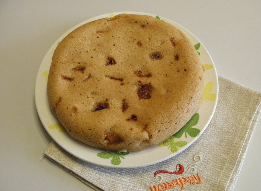 1. Этап. Постный яблочный пирог: Дайте пирогу немного остыть в форме. После осторожно переверните на блюдо или тарелочку. Готовый пирог можно присыпать сахарной пудрой или полить медом. Приятного аппетита!