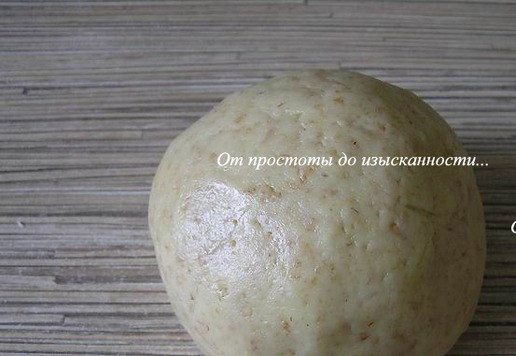 1. Этап. Сочники с кокосовой стружкой: Замесите эластичное тесто.