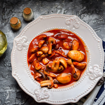 Грибы в томатном соусе