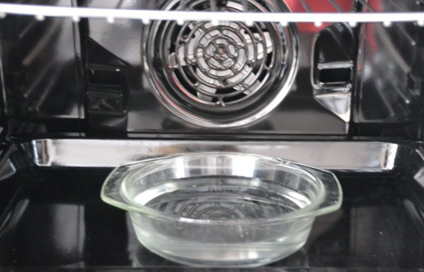 1. Этап. Пшеничный багет: В низ духовки поставьте емкость с водой, разогрейте духовку.