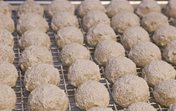 1. Этап. Ореховые пирожные на десерт: Пирожные готовы, остудите их и можно подавать к столу. Приятного чаепития!