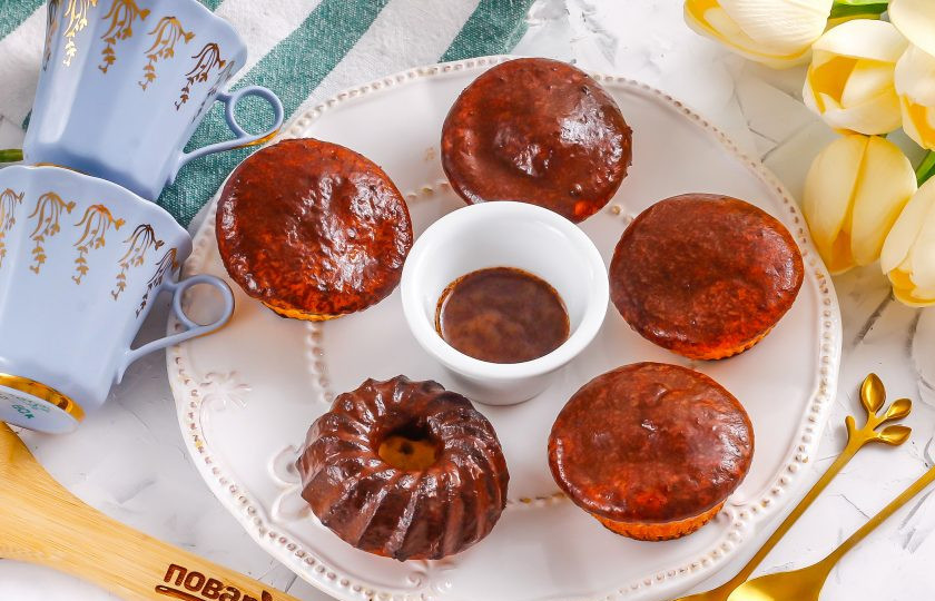 1. Этап. Помадка для кексов: Заварите ароматный чай и созовите родных на чаепитие с кексами.