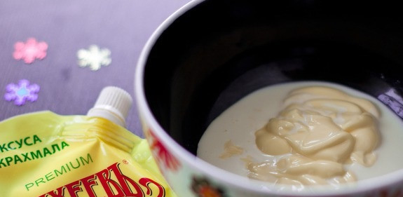 1. Этап. Парфе из креветок: Майонез смешиваем со сливками до однородной массы.