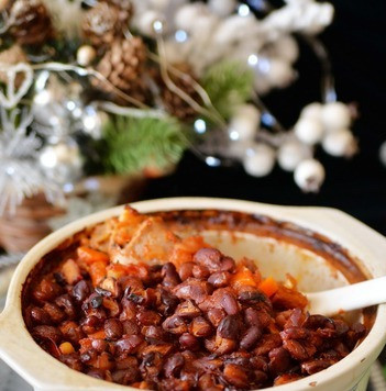 1. Этап. Кассуле с индейкой: Подаём блюдо горячим прямо в горшке. Всего доброго вам в Новом году.