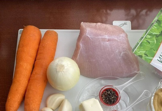 1. Этап. Шадлав: В первую очередь необходимо приготовить начинку №1 из филе индейки ТМ Индилайт. Для этого подготовьте все необходимые ингредиенты.