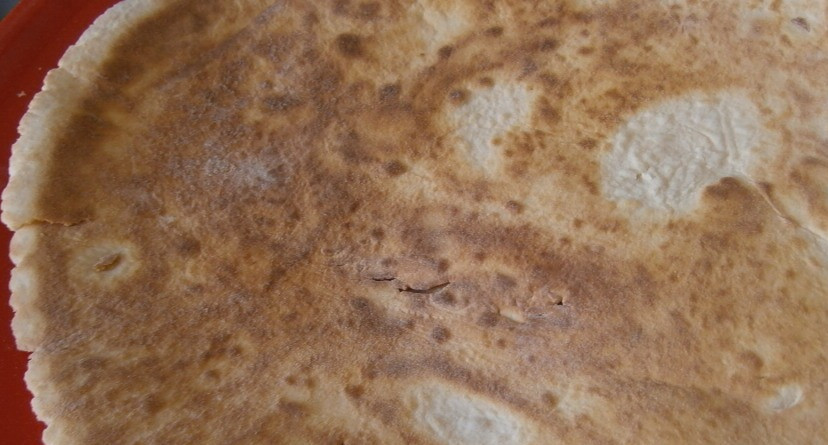 1. Этап. Торт на сковороде со сгущенкой: Обжариваем не дольше минуты, иначе подгорят.