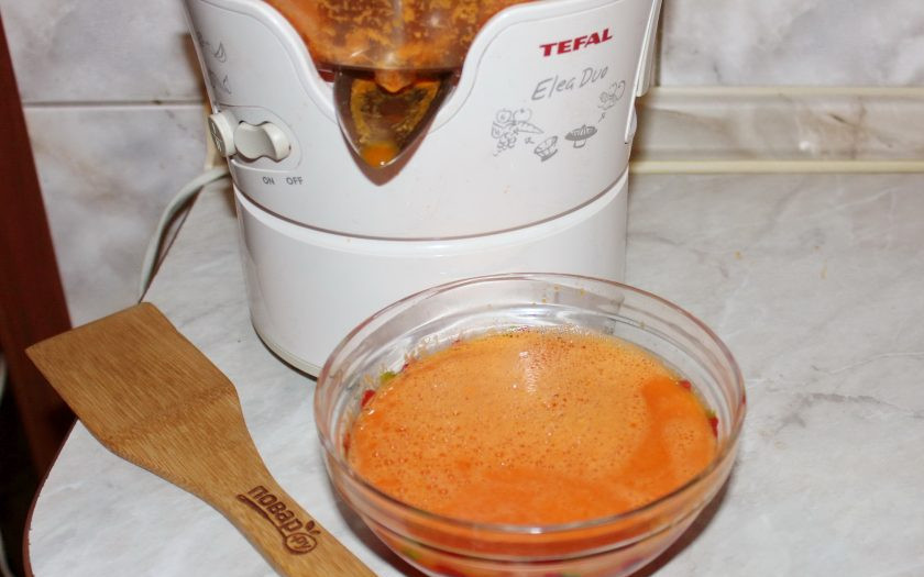 1. Этап. Сок из тыквы: Пропустите тыкву через соковыжималку.