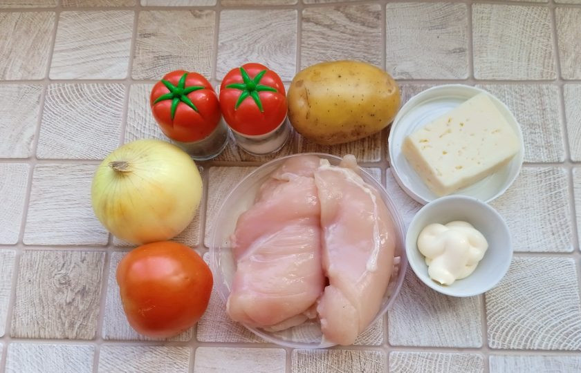 1. Этап. Курица по-французски с картошкой: Подготовьте все ингредиенты для приготовления курицы по-французски с картошкой.