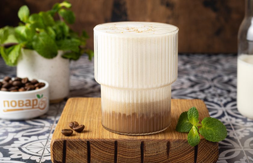 1. Этап. Капучино на соевом молоке: Влейте молоко, а сверху выложите молочную пенку. Капучино на соевом молоке готов!