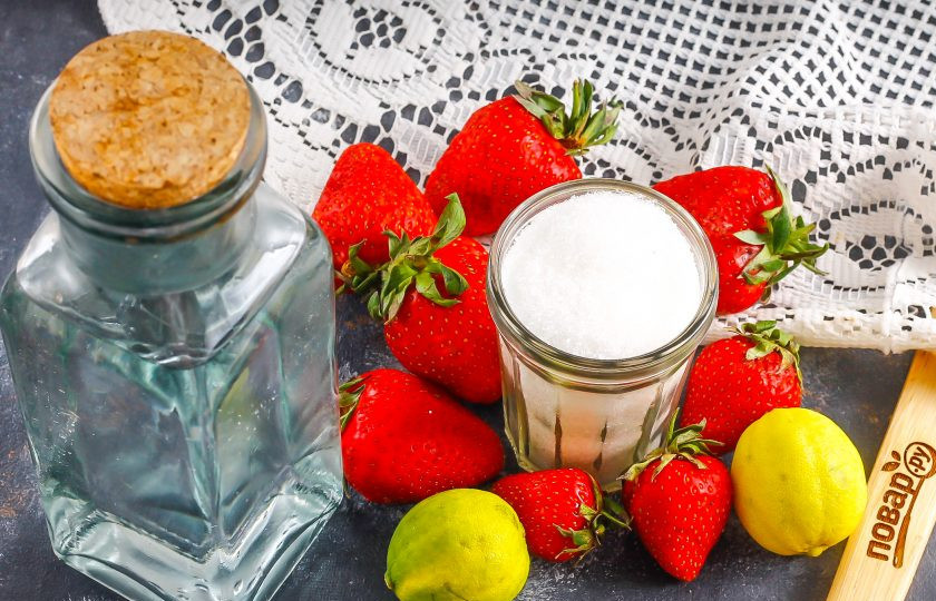 1. Этап. Ксу ксу из клубники: Подготовьте указанные ингредиенты. Клубнику используйте только свежую. Лайм можно заменить лимоном или концентрированным соком лайма.