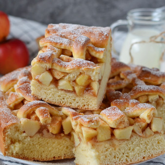 Дрожжевой пирог с яблоками и корицей