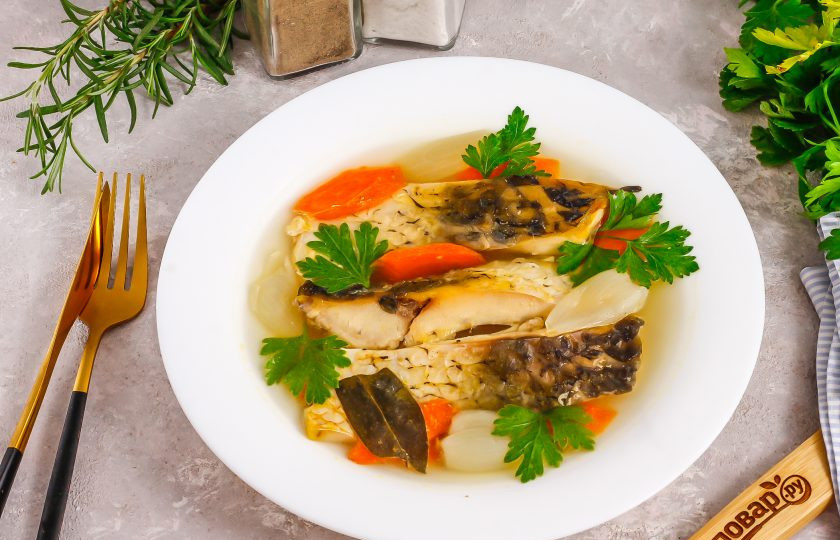 1. Этап. Заливное из сазана: Готовое заливное подайте к столу охлажденным.