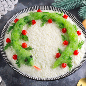 Крабовый салат на Новый год 2025