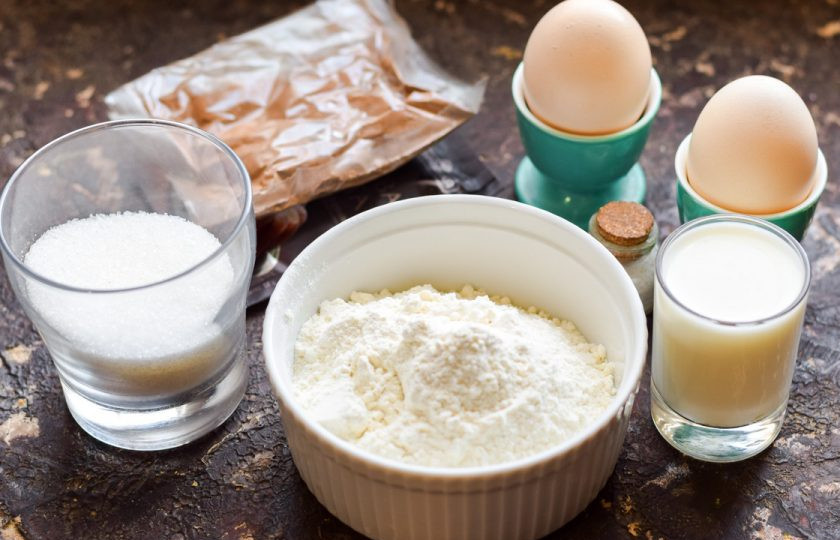 1. Этап. Шоколадные оладьи на молоке: Подготовьте ингредиенты.