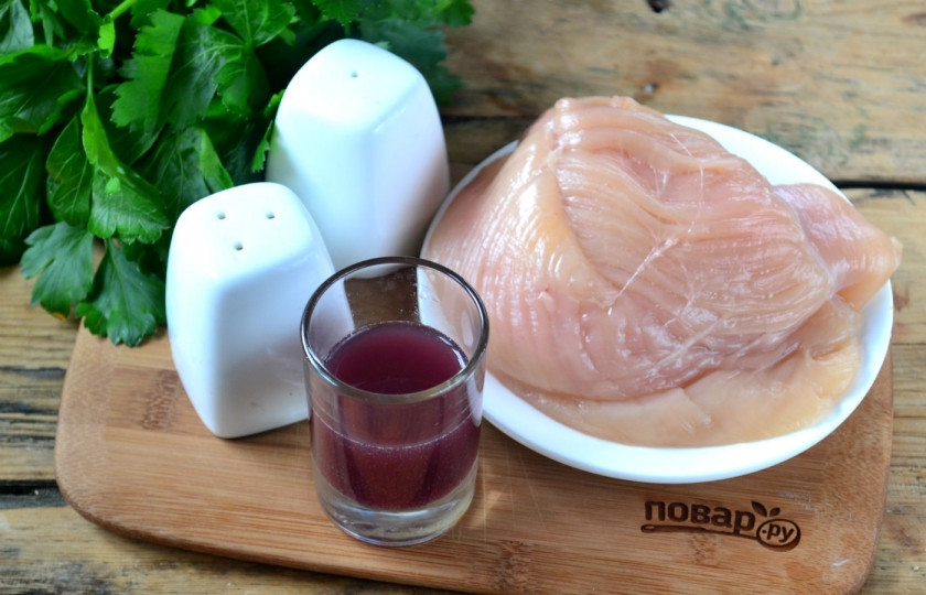 1. Этап. Лангет из индейки: Подготовьте все необходимые ингредиенты. Индейку советую использовать не замороженную, а охлажденную, тогда вкус получится более натуральным и насыщенным.