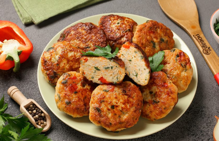 1. Этап. Куриные котлеты с овощами: Куриные котлеты с овощами готовы. Приятного аппетита!