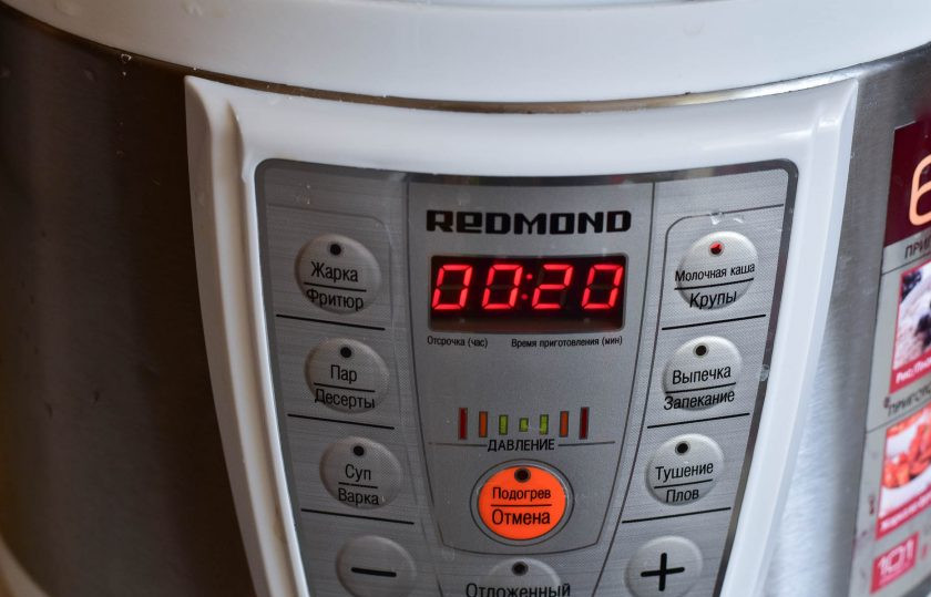 1. Этап. Молочный рисовый суп в мультиварке: Закройте чашу крышкой, клапан установите в положение 