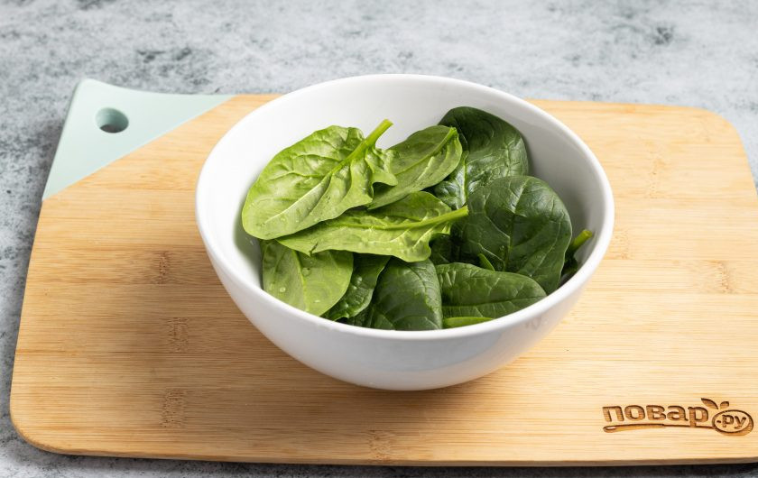 1. Этап. Смузи из пророщенного маша: Шпинат помойте и слегка обсушите.