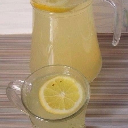 1. Stage. Spiced lemonade: Cool the spiced lemonade and add honey, if you use sugar instead of honey, you can add it during the cooking process.