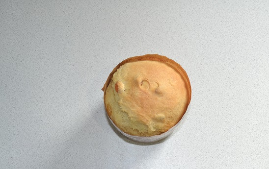 1. Этап. Тесто для куличей на сухих дрожжах: Запекайте куличи до румяности.