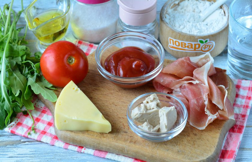 1. Этап. Пицца с прошутто и рукколой: Подготовьте все ингредиенты.