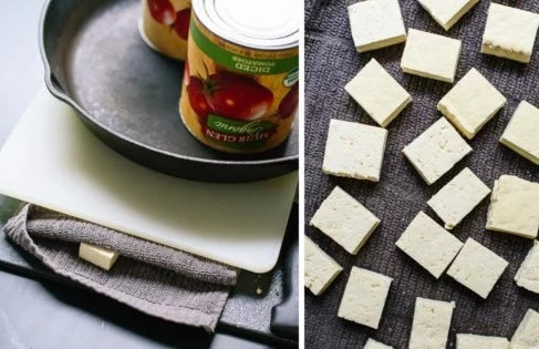 1. Этап. Запеченный тофу: 2. Выложите между чистыми полотенцами, сверху поставьте пресс и оставьте на 10-30 минут.