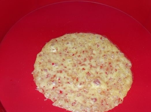 1. Этап. Корзиночки с салатом: 3. Ставим ее в духовой шкаф на десять минут при температуре сто шестьдесят градусов. Достаем форму и оставляем ее на пару минут, чтобы остыла чуть-чуть.