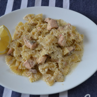 Фарфалле с лососем в сливочном соусе