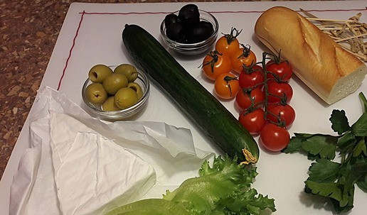 1. Этап. Новогодний фуршет с нарезкой из индейки: Подготовить все ингредиенты для фуршета.