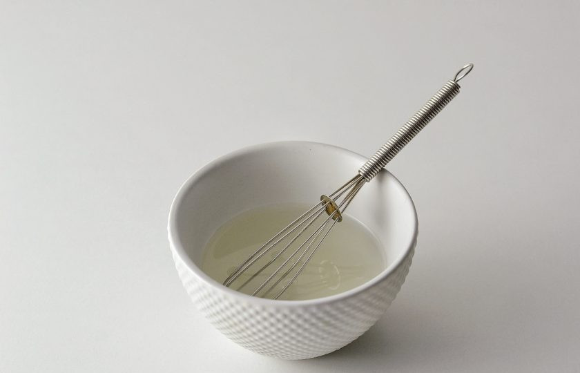 1. Этап. Имбирь маринованный: Для маринада вскипятите воду, рисовый уксус и сахар. Сахар должен полностью раствориться.